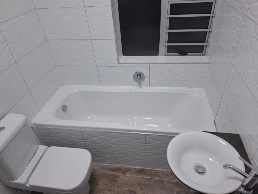 2 Bedroom Property for Sale in Oakglen Western Cape